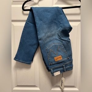 NWT Wrangler Blue Skinny Jeans- W31, L28